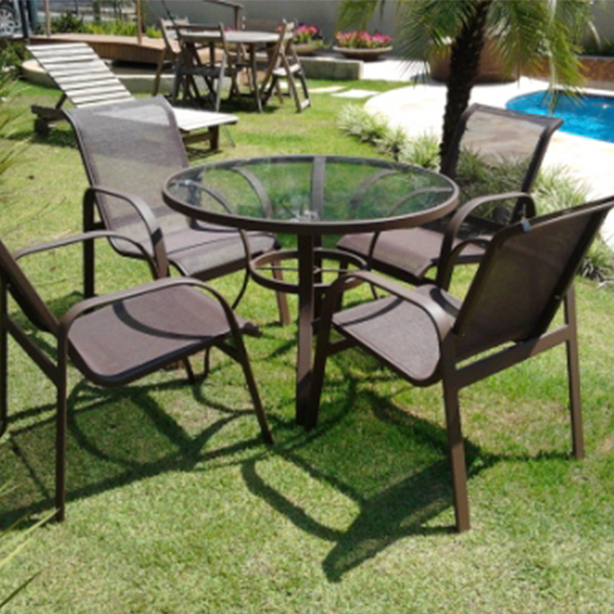 Conjunto de Mesa com Poltronas Madri