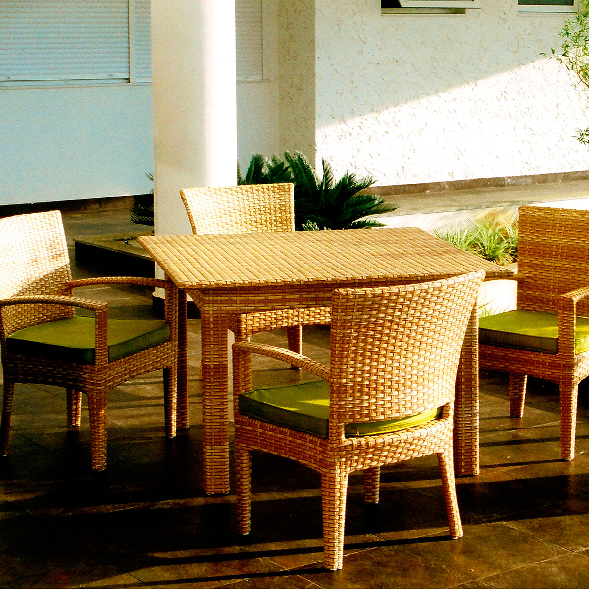 Conjunto de Mesa com Poltronas Mônaco