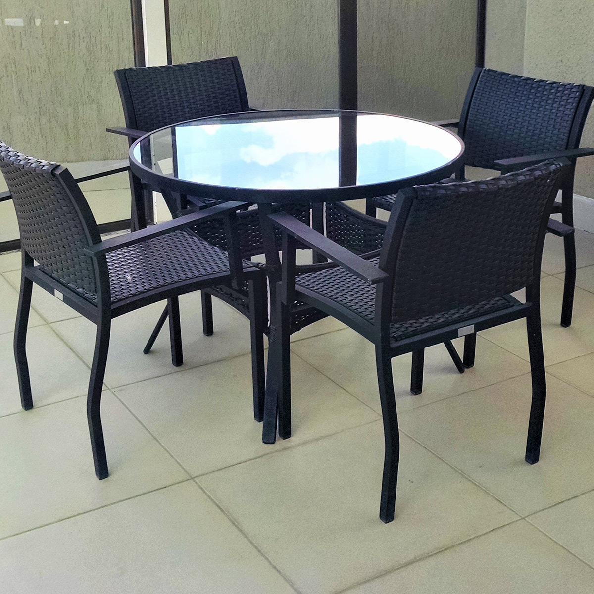 Conjunto de Mesa com Poltronas